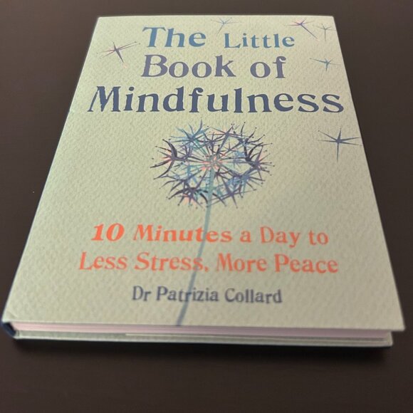 The Little Book of Mindfulness: 10 Minutes a Day to Less Stress, More Peace - Picture 2 of 2